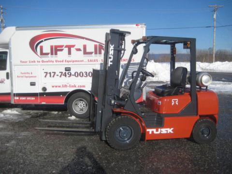 Komatsu Tusk Tusk 500pg 14 Komatsu Fg25t 14 For Sale For 3 900 Bt Forklifts Net